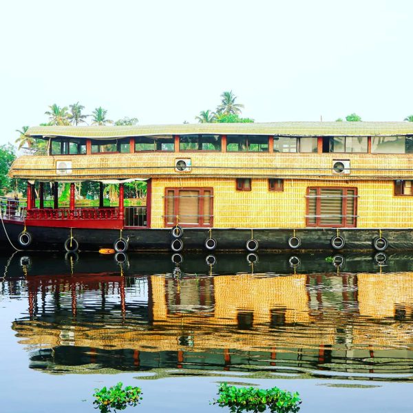 3 Bedroom Houseboat Day & Night