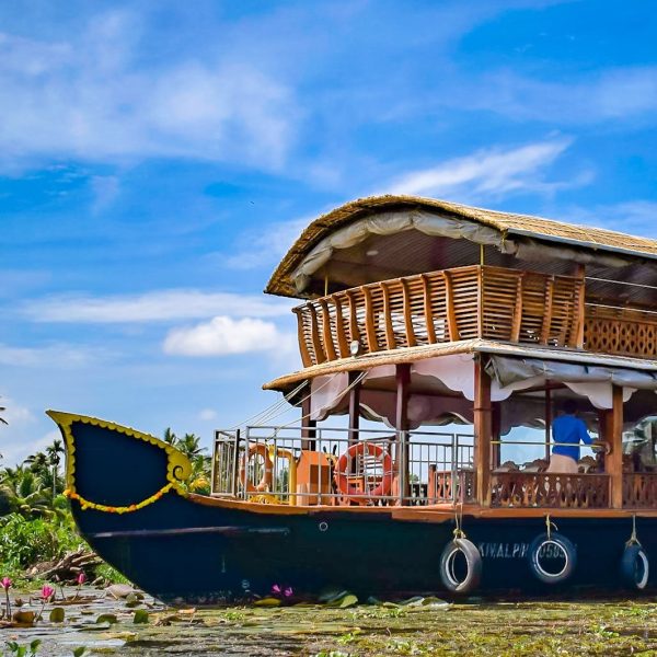 Rajahamsam Houseboat