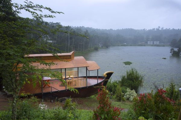 Karlad Lake Resort - Image 2