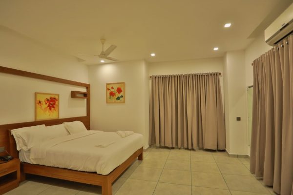 Kanthalloor-moments-private-villa booking room