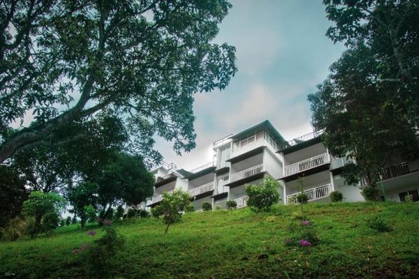 The Lake View Munnar Resort - Image 2