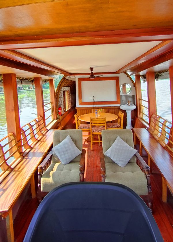 Lee Castle Houseboat - Image 6