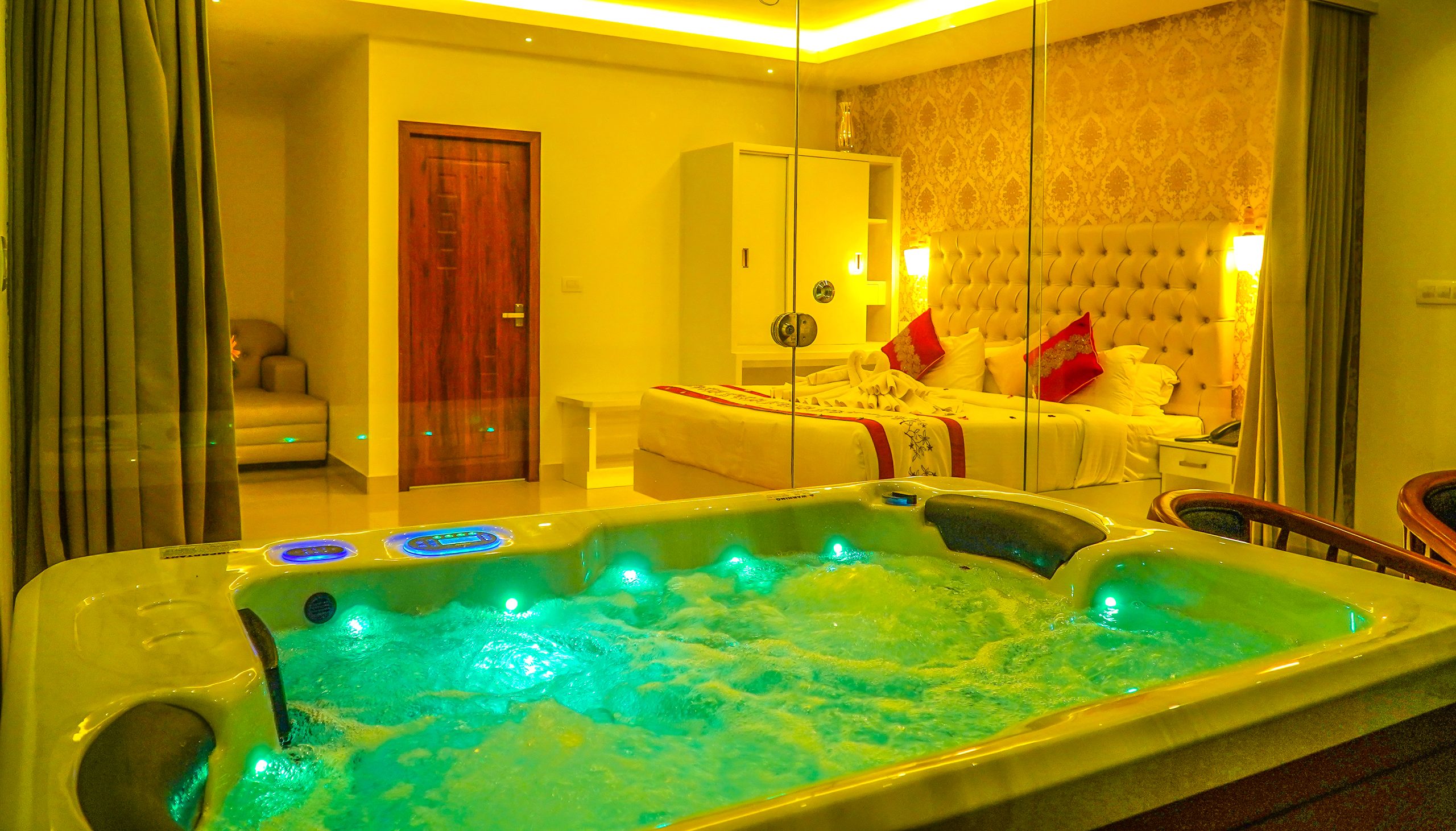 Executive Jacuzzi Suite