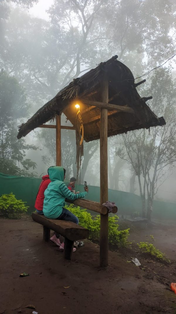 Munnar Iwa Tentvilla Kolukkumalai Camp Stay - Image 3