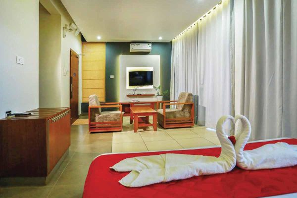 Luxury Resort in Kuruva with Jacuzzi and Plunge pool - Image 9