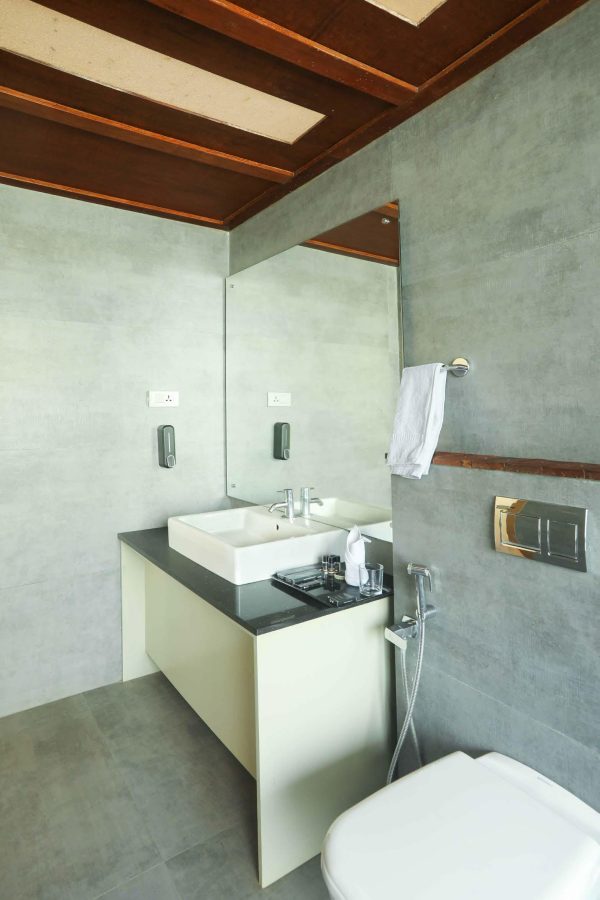 Luxury Resort in Kuruva with Jacuzzi and Plunge pool - Image 45