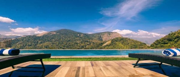 Private Bungalow Stay in Chinnakkanal with Swimming Pool