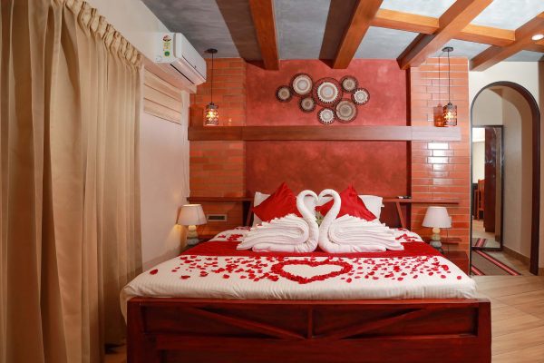 Luxury Resort in Kuruva with Jacuzzi and Plunge pool - Image 2
