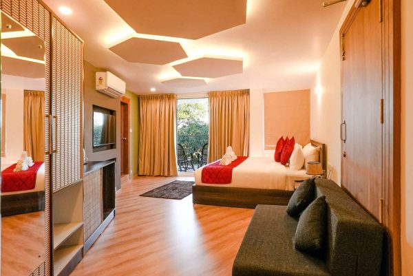 Luxury Resort in Kuruva with Jacuzzi and Plunge pool - Image 15