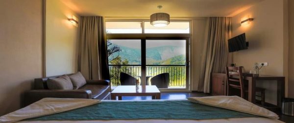 Private Bungalow Stay in Chinnakkanal with Swimming Pool