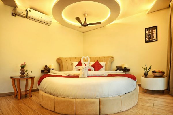 Luxury Resort in Kuruva with Jacuzzi and Plunge pool - Image 28
