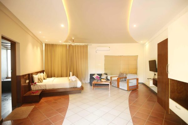 Luxury Resort in Kuruva with Jacuzzi and Plunge pool - Image 49