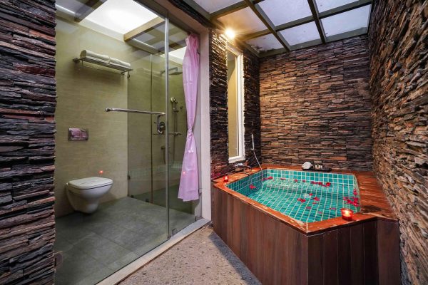 Luxury Resort in Kuruva with Jacuzzi and Plunge pool - Image 4