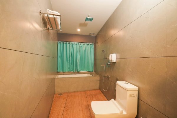 Luxury Resort in Kuruva with Jacuzzi and Plunge pool - Image 31