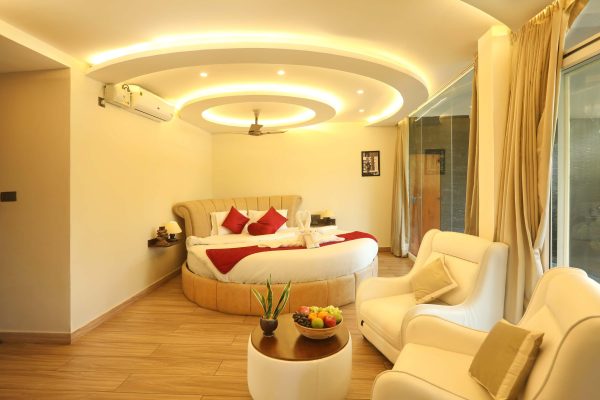Luxury Resort in Kuruva with Jacuzzi and Plunge pool - Image 27