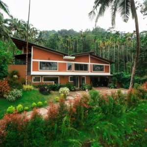 Family-Friendly resort with pool and kitchen facility in Kakkadampoyil