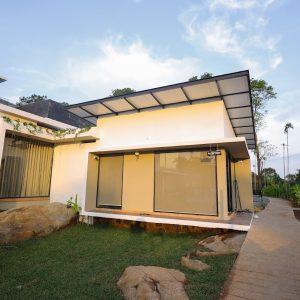 Luxury Infinity Pool Villa with Hill Views in Kakkadampoyil