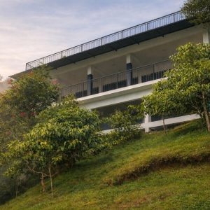 Modern Farm Villas with Mountain Views in Kakkadampoyil