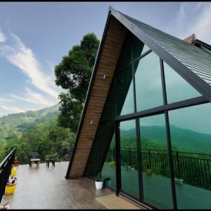 Premium Misty Hillside Resort in Kakkadampoyil